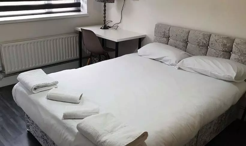 اقامتگاه Stunning 6 Bed House In London