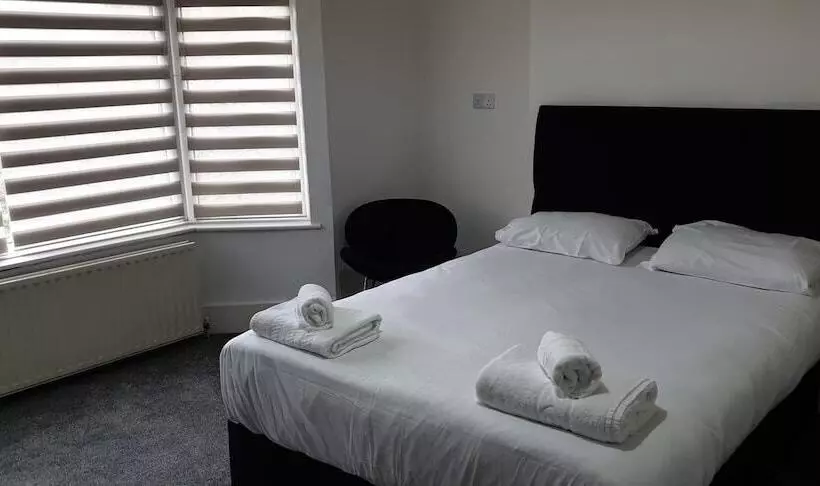 اقامتگاه Stunning 6 Bed House In London