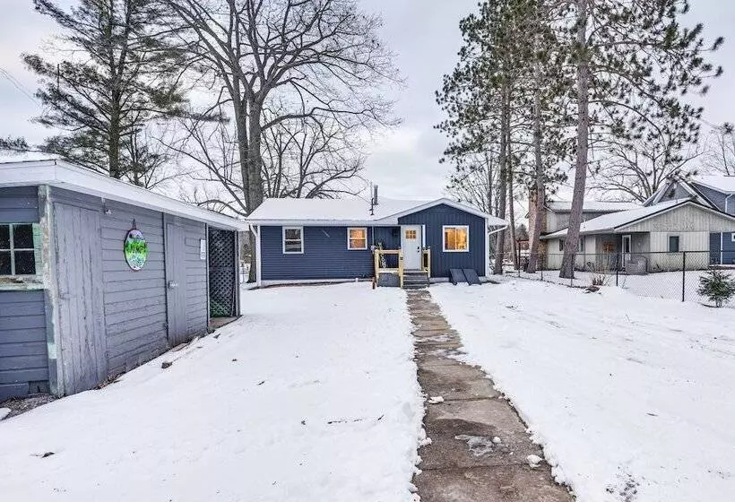 Riverfront Michigan Cottage W/ Fire Pit & Kayaks!