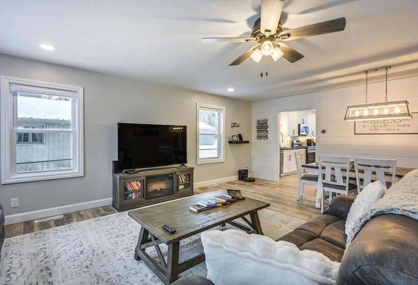 Riverfront Michigan Cottage W/ Fire Pit & Kayaks!