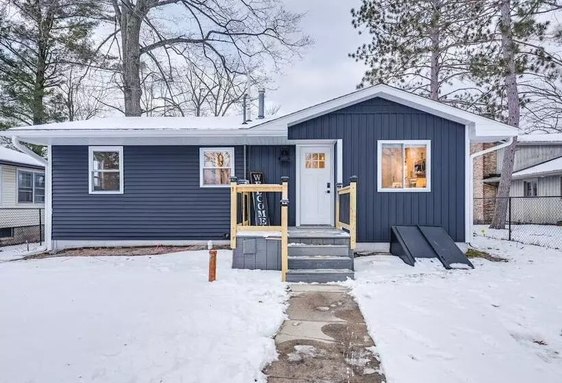 Riverfront Michigan Cottage W/ Fire Pit & Kayaks!