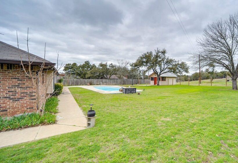 Southwest Austin Home W/ Pool, 13 Mi To Downtown!