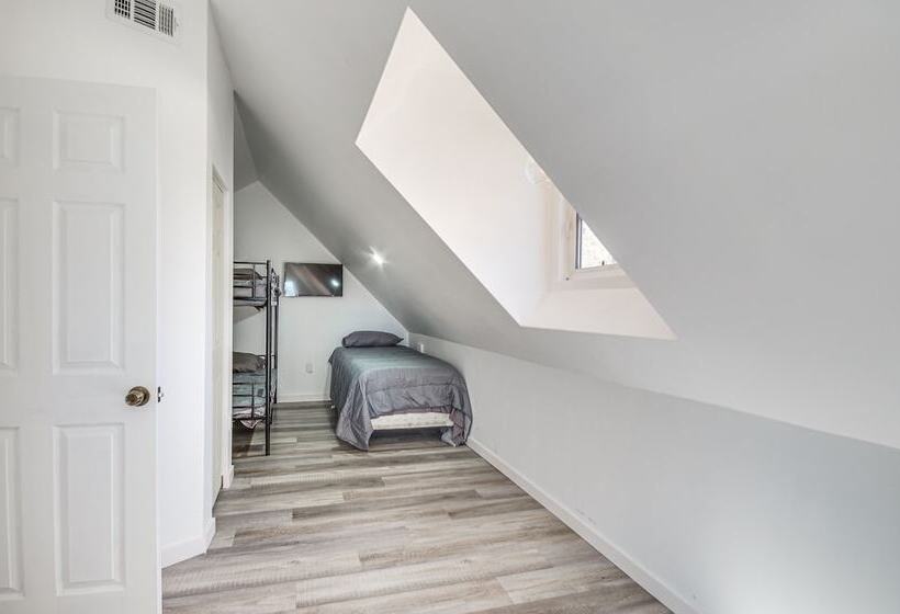 Spacious Lexington Home W/ Fire Pit: Hunt & Fish!