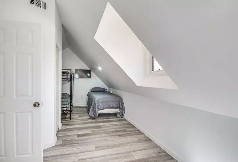 Spacious Lexington Home W/ Fire Pit: Hunt & Fish!