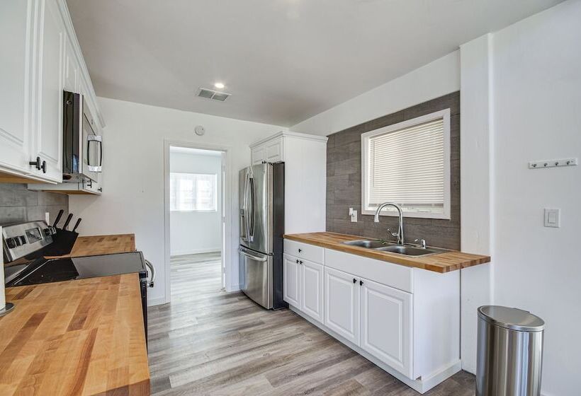 Spacious Lexington Home W/ Fire Pit: Hunt & Fish!