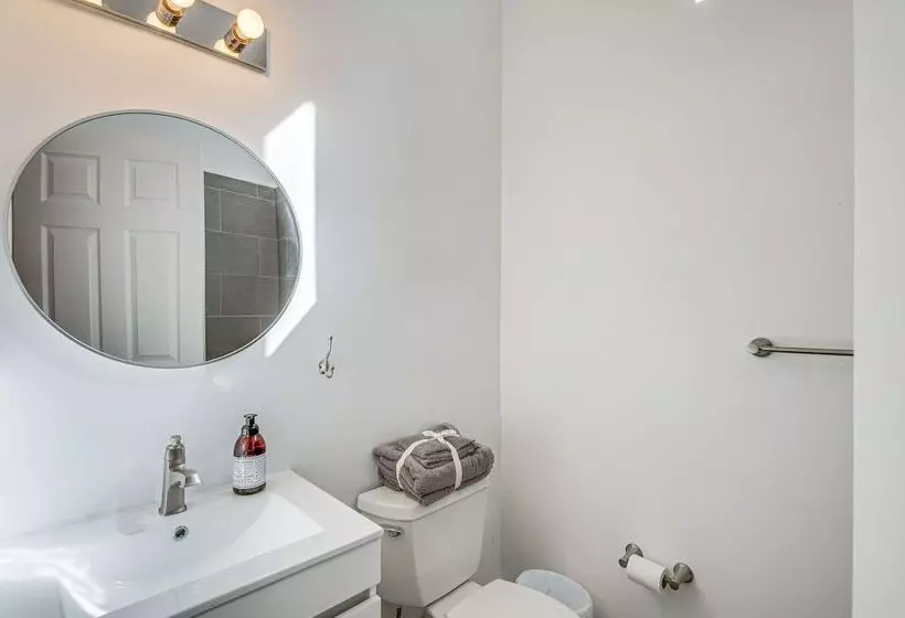 Spacious Lexington Home W/ Fire Pit: Hunt & Fish!