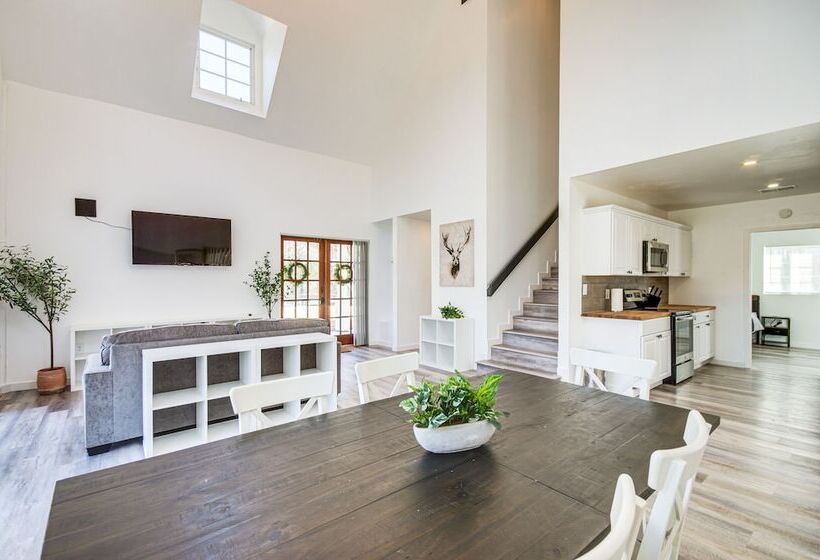 Spacious Lexington Home W/ Fire Pit: Hunt & Fish!