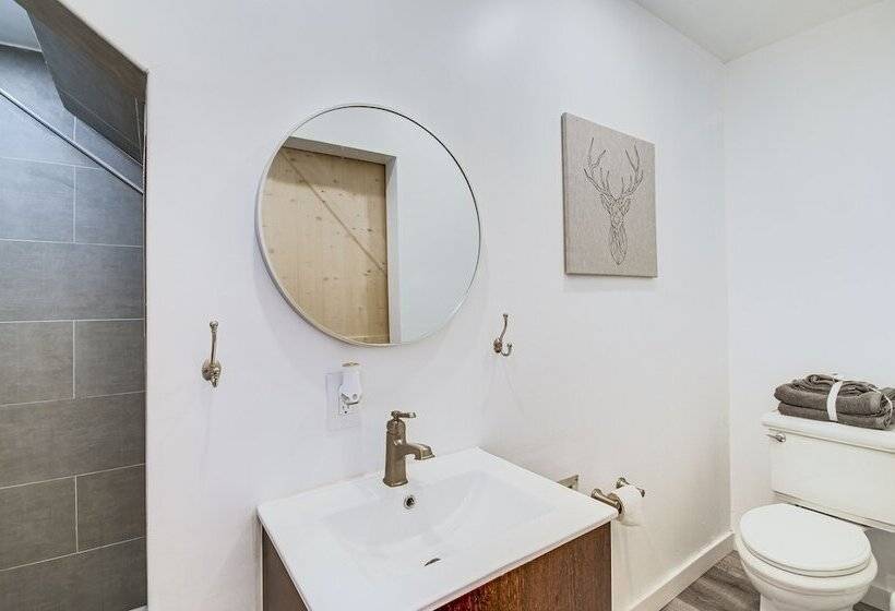 Spacious Lexington Home W/ Fire Pit: Hunt & Fish!