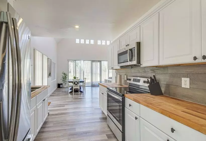 Spacious Lexington Home W/ Fire Pit: Hunt & Fish!