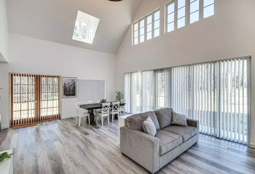 Spacious Lexington Home W/ Fire Pit: Hunt & Fish!