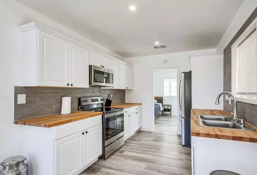 Spacious Lexington Home W/ Fire Pit: Hunt & Fish!