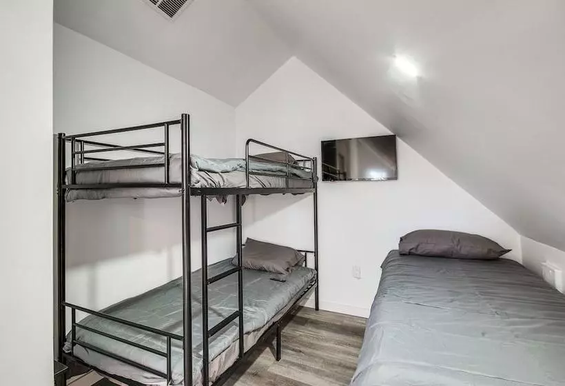 Spacious Lexington Home W/ Fire Pit: Hunt & Fish!