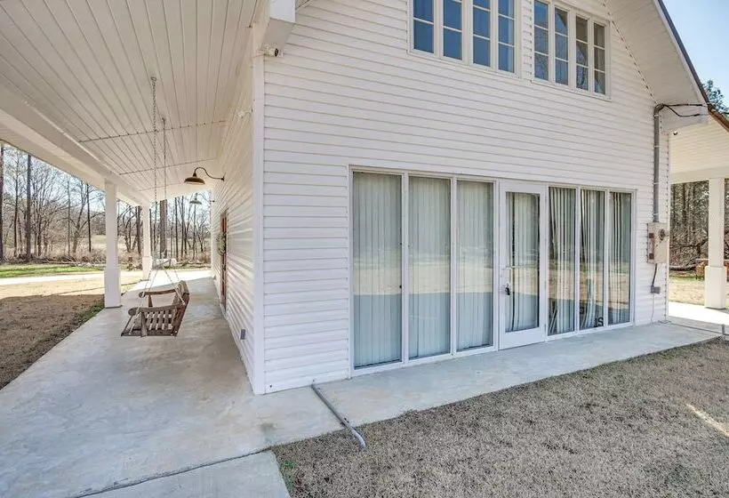 Spacious Lexington Home W/ Fire Pit: Hunt & Fish!