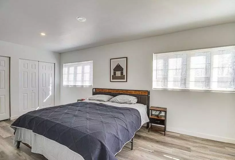 Spacious Lexington Home W/ Fire Pit: Hunt & Fish!