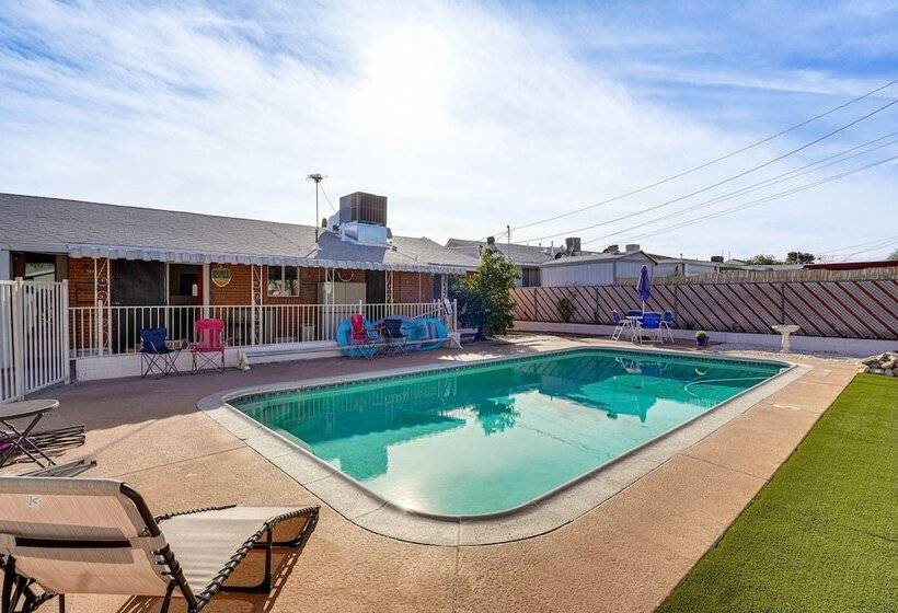 Tucson Home W/ Private Pool   Pets Welcome!