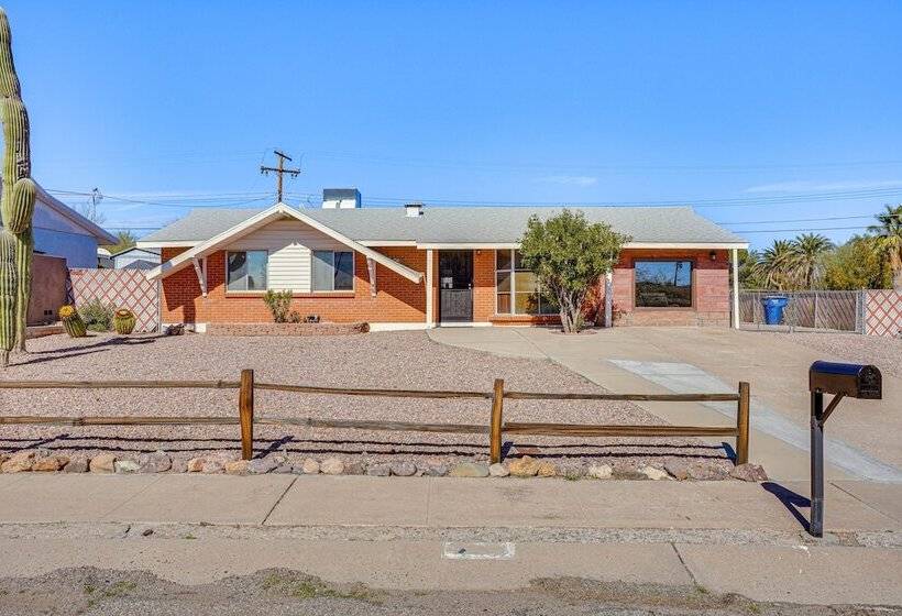 Tucson Home W/ Private Pool   Pets Welcome!