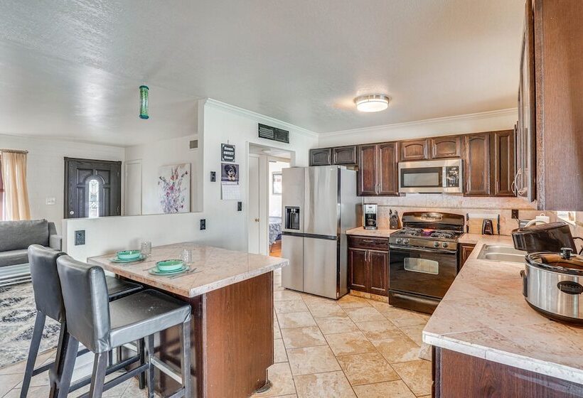 Tucson Home W/ Private Pool   Pets Welcome!