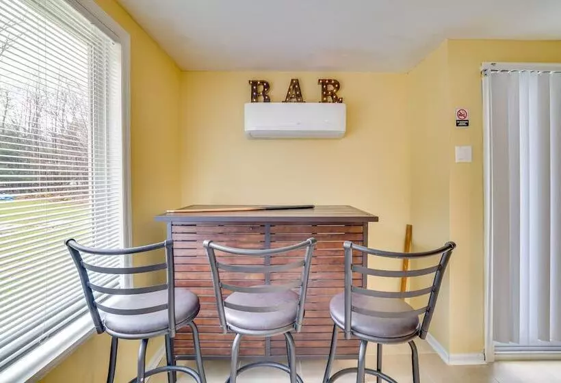 Coolbaugh Township Home W/ Game Room & Backyard!