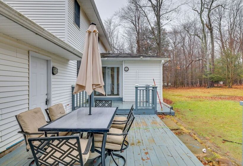 Coolbaugh Township Home W/ Game Room & Backyard!