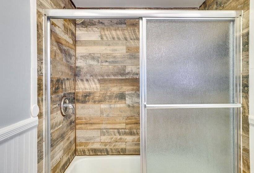 Coolbaugh Township Home W/ Game Room & Backyard!