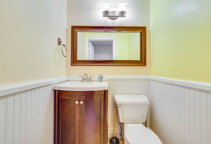 Coolbaugh Township Home W/ Game Room & Backyard!