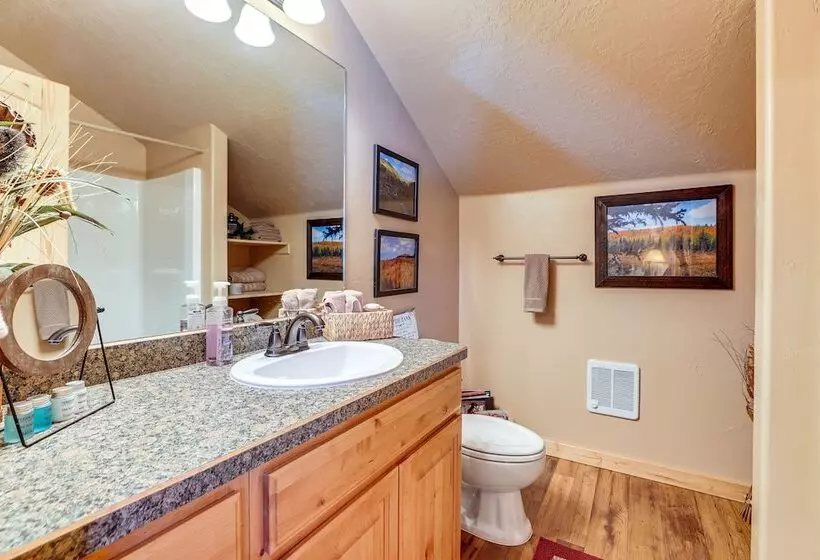 Cozy Duck Creek Village Cabin W/ Hot Tub & Views!