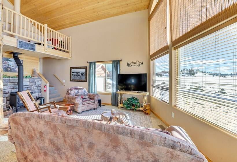 Cozy Duck Creek Village Cabin W/ Hot Tub & Views!