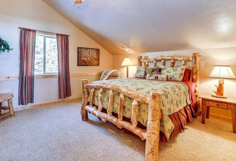 Cozy Duck Creek Village Cabin W/ Hot Tub & Views!