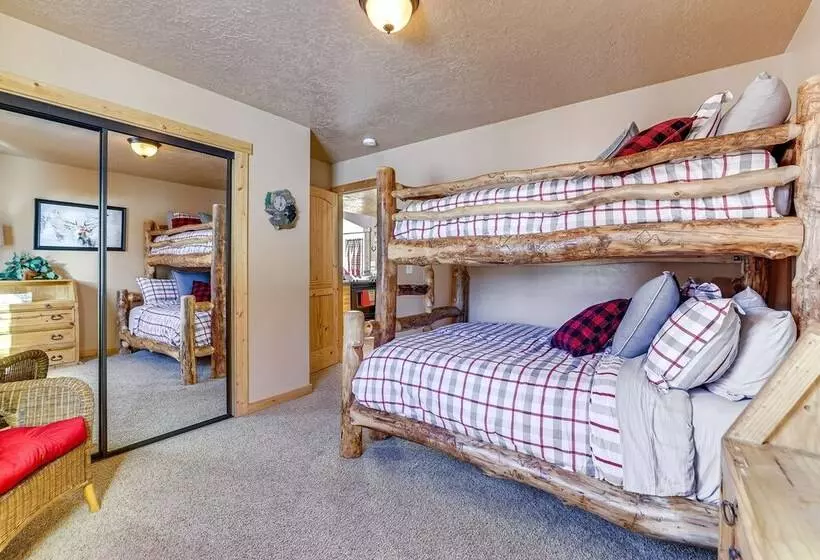 Cozy Duck Creek Village Cabin W/ Hot Tub & Views!