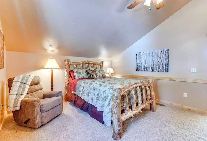 Cozy Duck Creek Village Cabin W/ Hot Tub & Views!