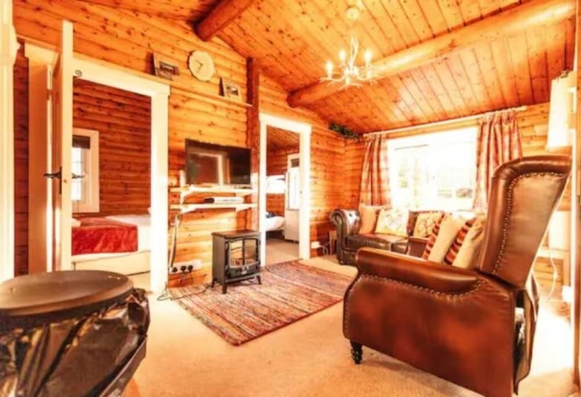Cozy Mountain 2 Bed Log Cabin