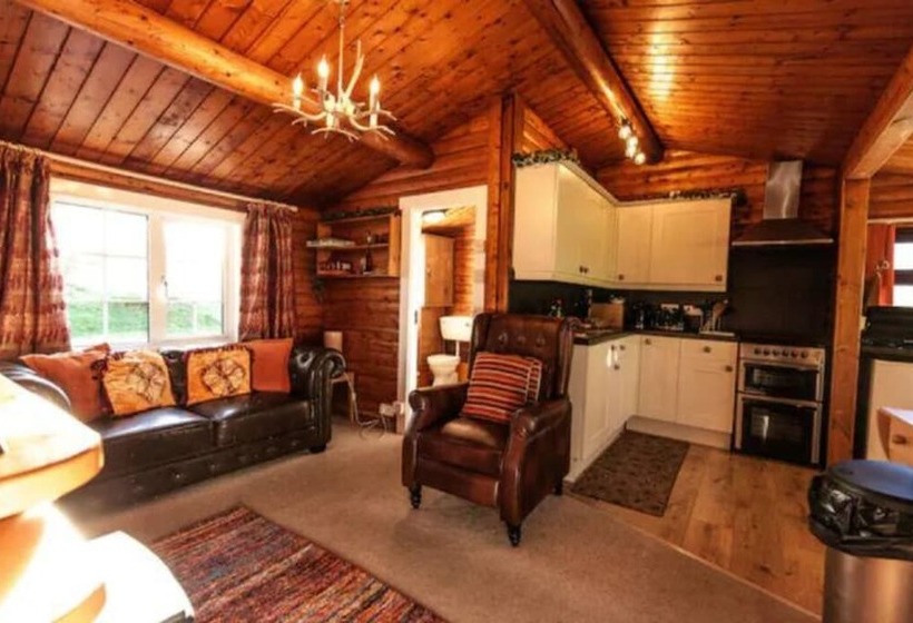 Cozy Mountain 2 Bed Log Cabin