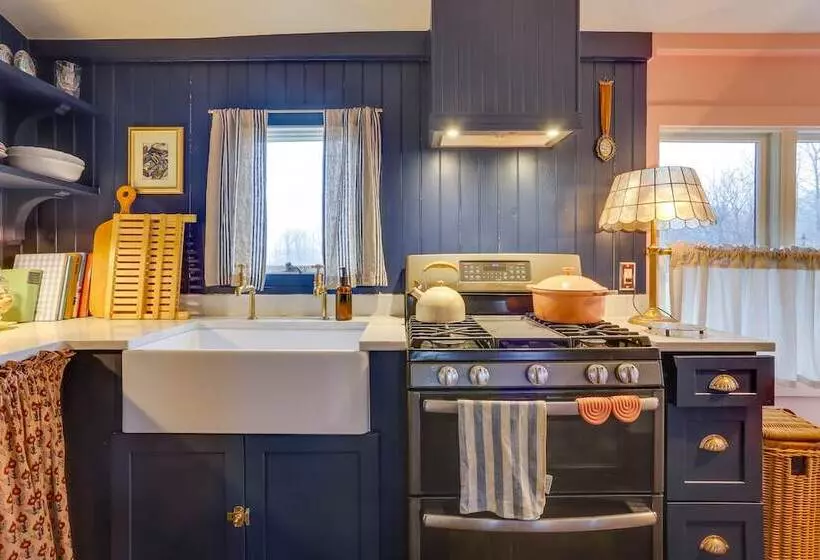 Wantage Getaway W/ Private Pickleball Court!