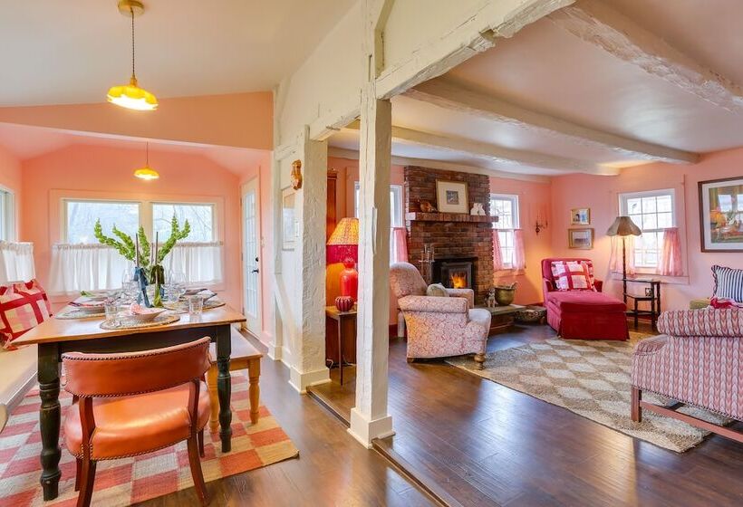 Wantage Getaway W/ Private Pickleball Court!