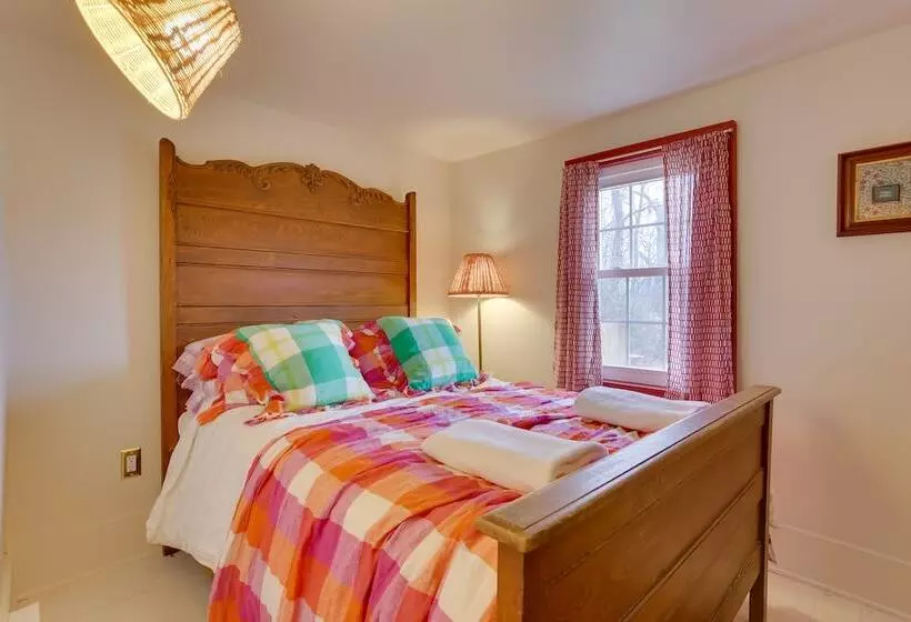 Wantage Getaway W/ Private Pickleball Court!