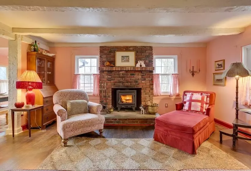 Wantage Getaway W/ Private Pickleball Court!