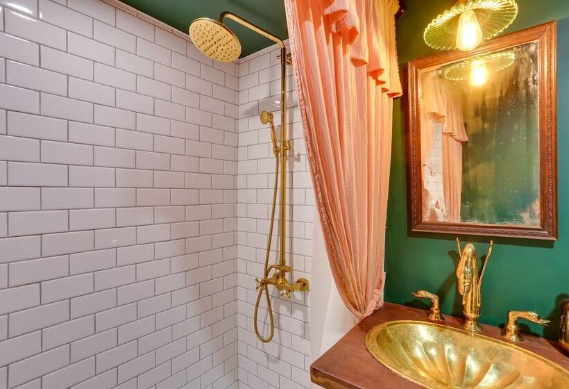 Wantage Getaway W/ Private Pickleball Court!