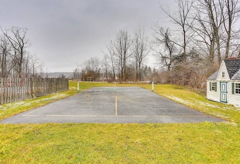 Wantage Getaway W/ Private Pickleball Court!