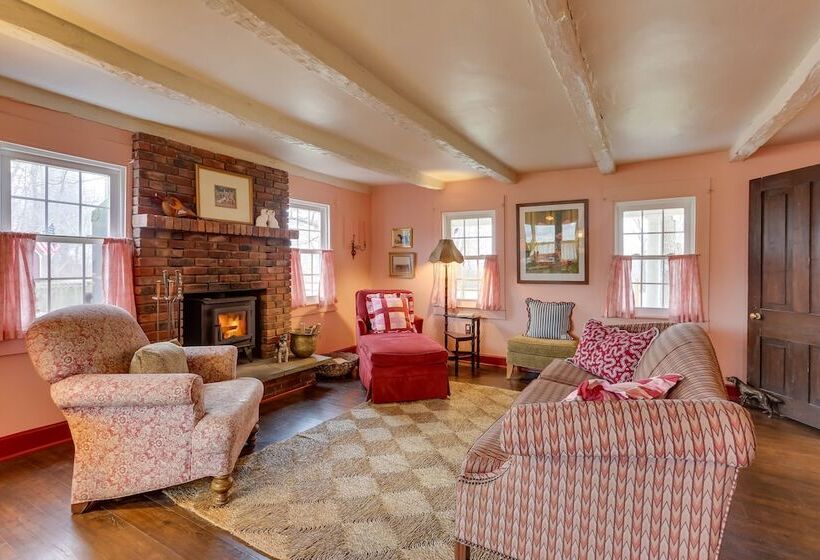 Wantage Getaway W/ Private Pickleball Court!