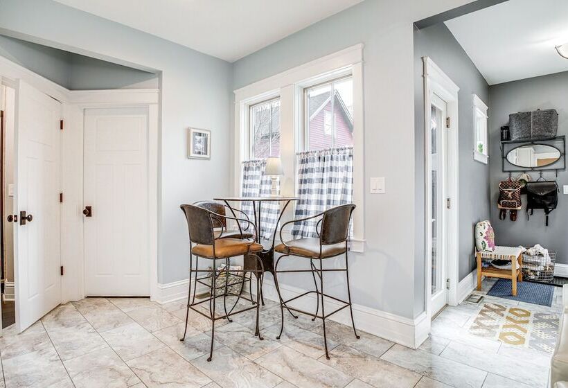 Elegant Saratoga Springs Stay: Walk To Town, Track