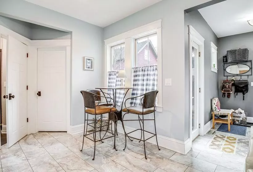 Elegant Saratoga Springs Stay: Walk To Town, Track