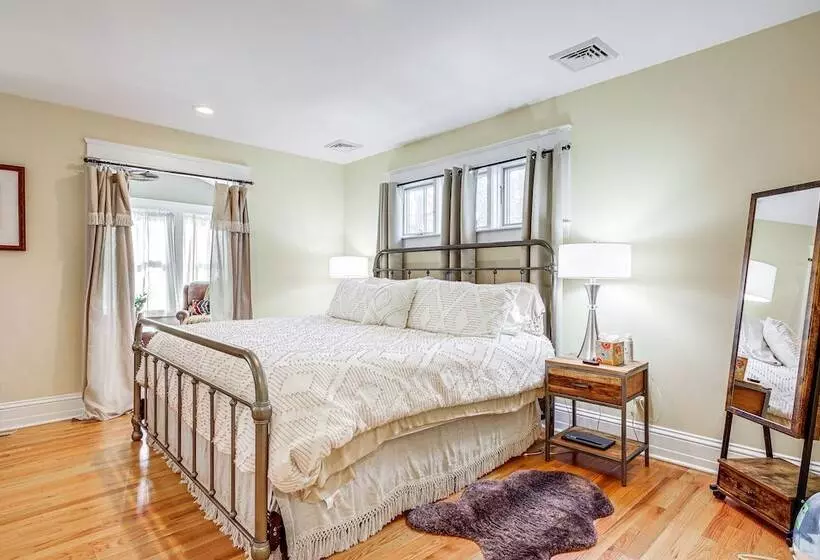 Elegant Saratoga Springs Stay: Walk To Town, Track