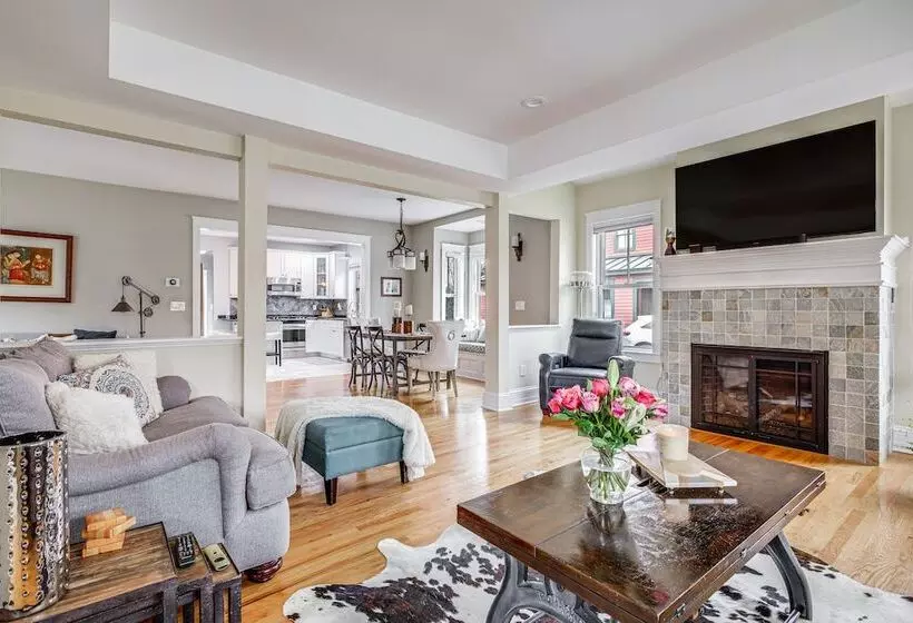 Elegant Saratoga Springs Stay: Walk To Town, Track