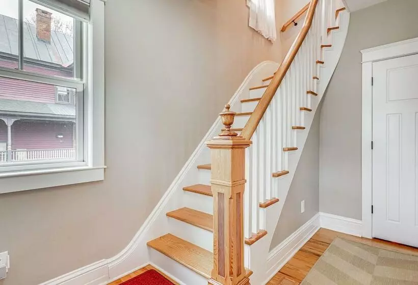 Elegant Saratoga Springs Stay: Walk To Town, Track