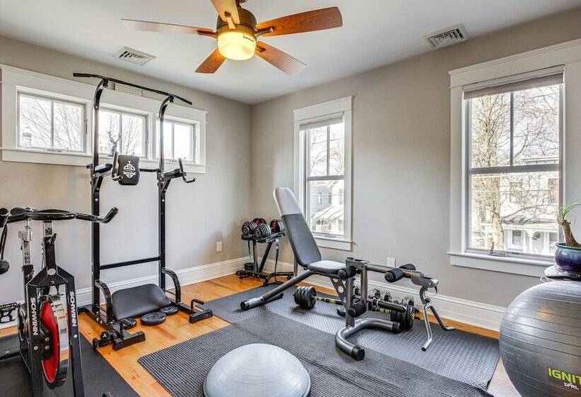 Elegant Saratoga Springs Stay: Walk To Town, Track