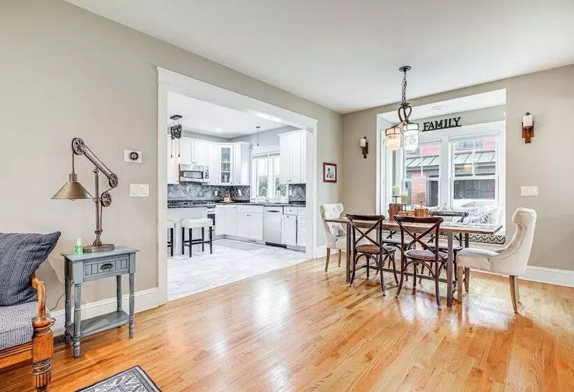 Elegant Saratoga Springs Stay: Walk To Town, Track