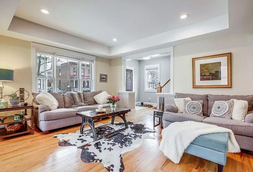 Elegant Saratoga Springs Stay: Walk To Town, Track