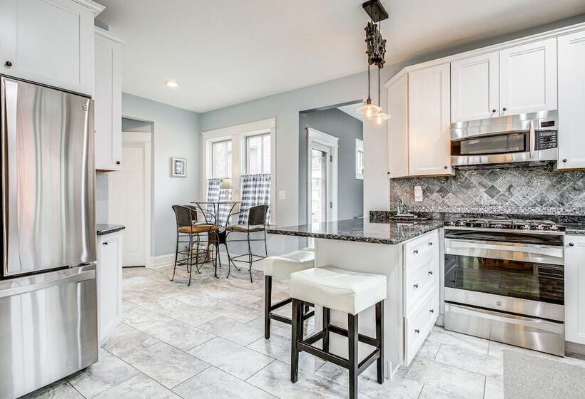 Elegant Saratoga Springs Stay: Walk To Town, Track