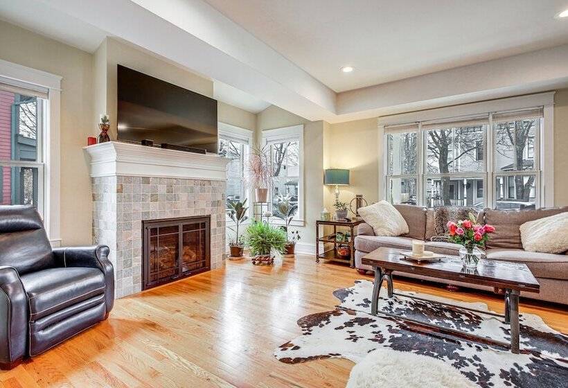 Elegant Saratoga Springs Stay: Walk To Town, Track