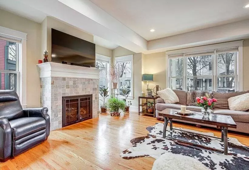 Elegant Saratoga Springs Stay: Walk To Town, Track